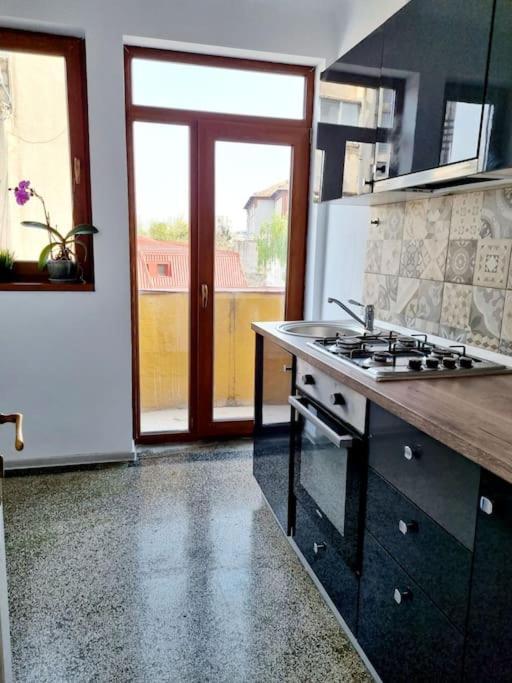 Cozy Apartment Near City Center Bucureşti Eksteriør bilde