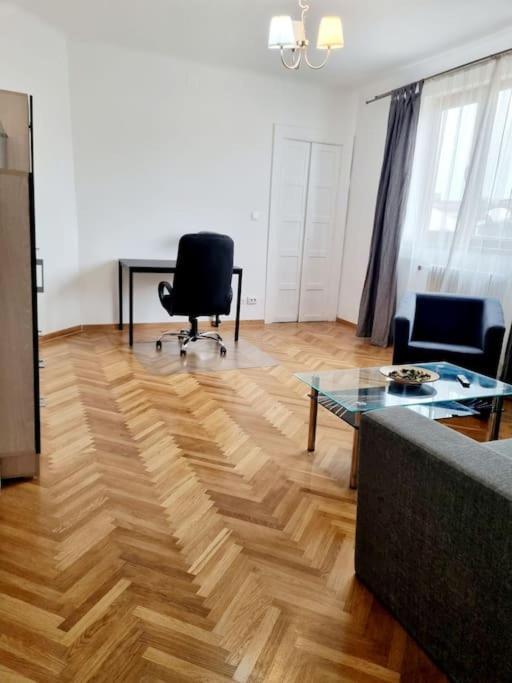 Cozy Apartment Near City Center Bucureşti Eksteriør bilde