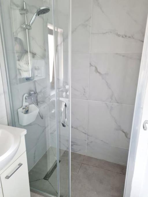 Cozy Apartment Near City Center Bucureşti Eksteriør bilde